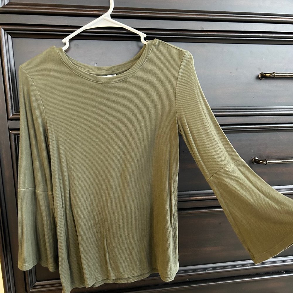 Old Navy ribbed bell sleeve top